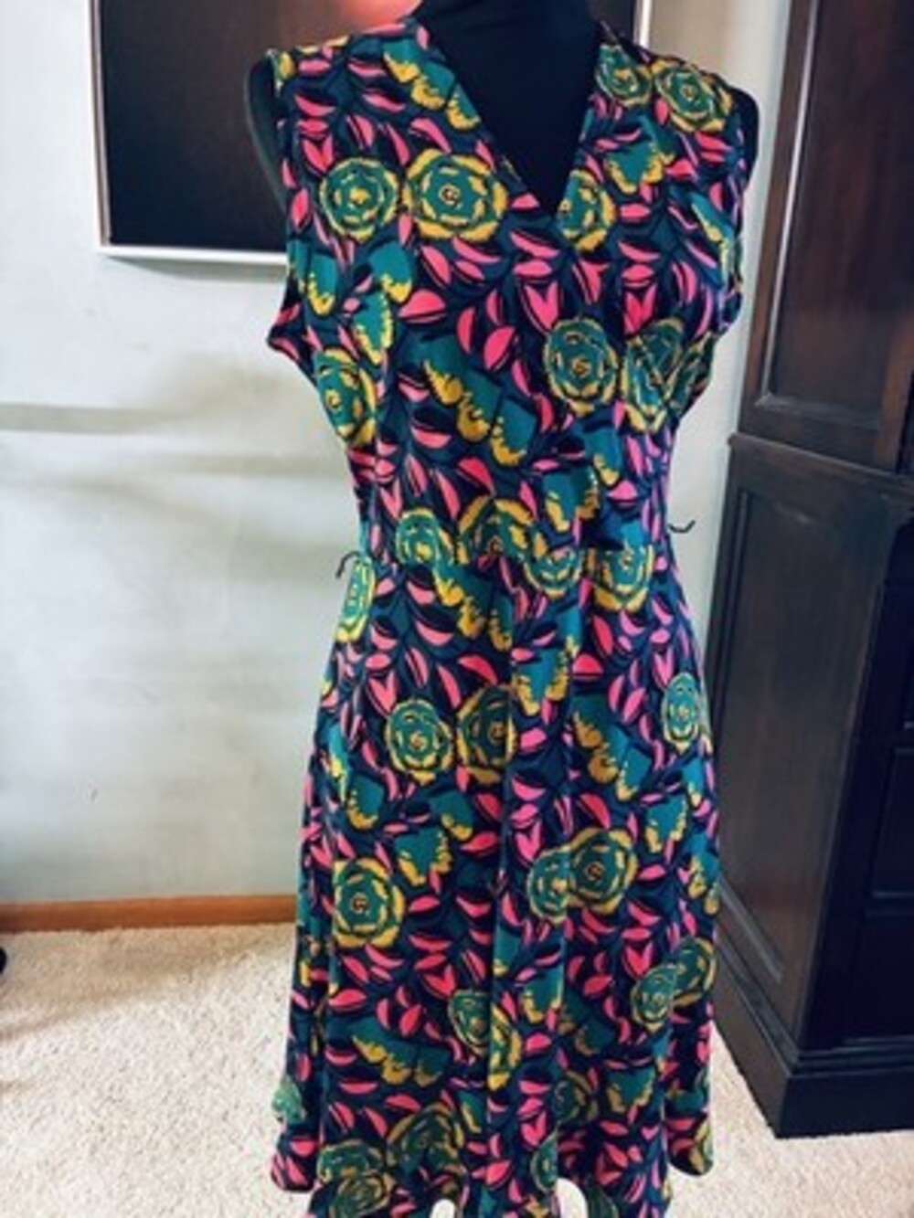 Leota Women's Sleeveless Faux Wrap Ruffle Hem Dress in Marche Fleur. Sz PL A163